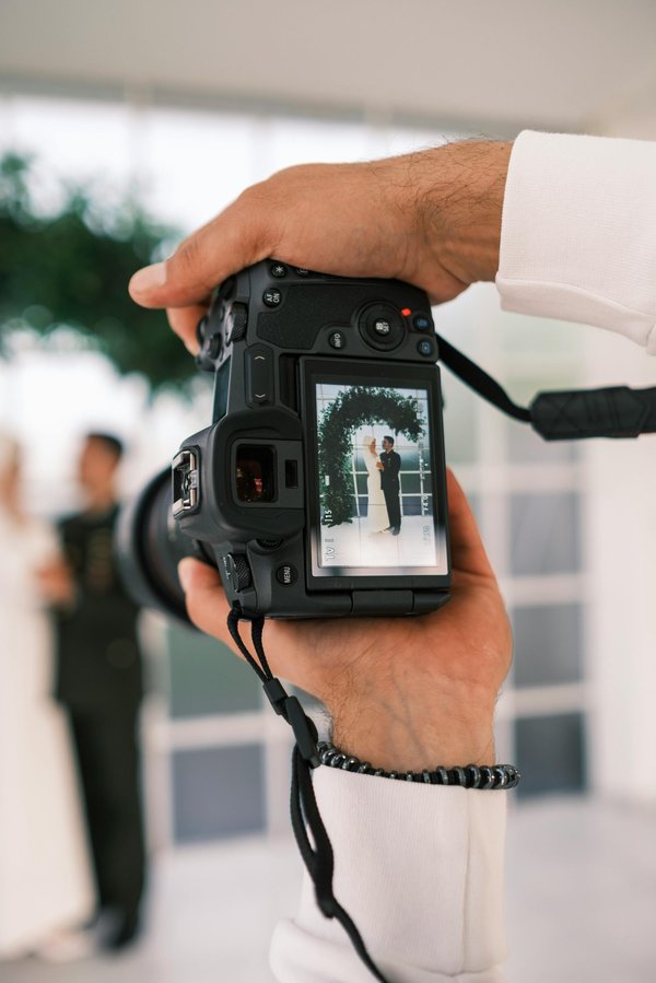 Mariage à Bordeaux : pourquoi choisir un photographe local pour immortaliser votre jour J ?